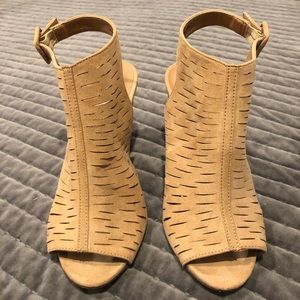 Madden Girl pump sz 7. EUC-Suede like, camel color